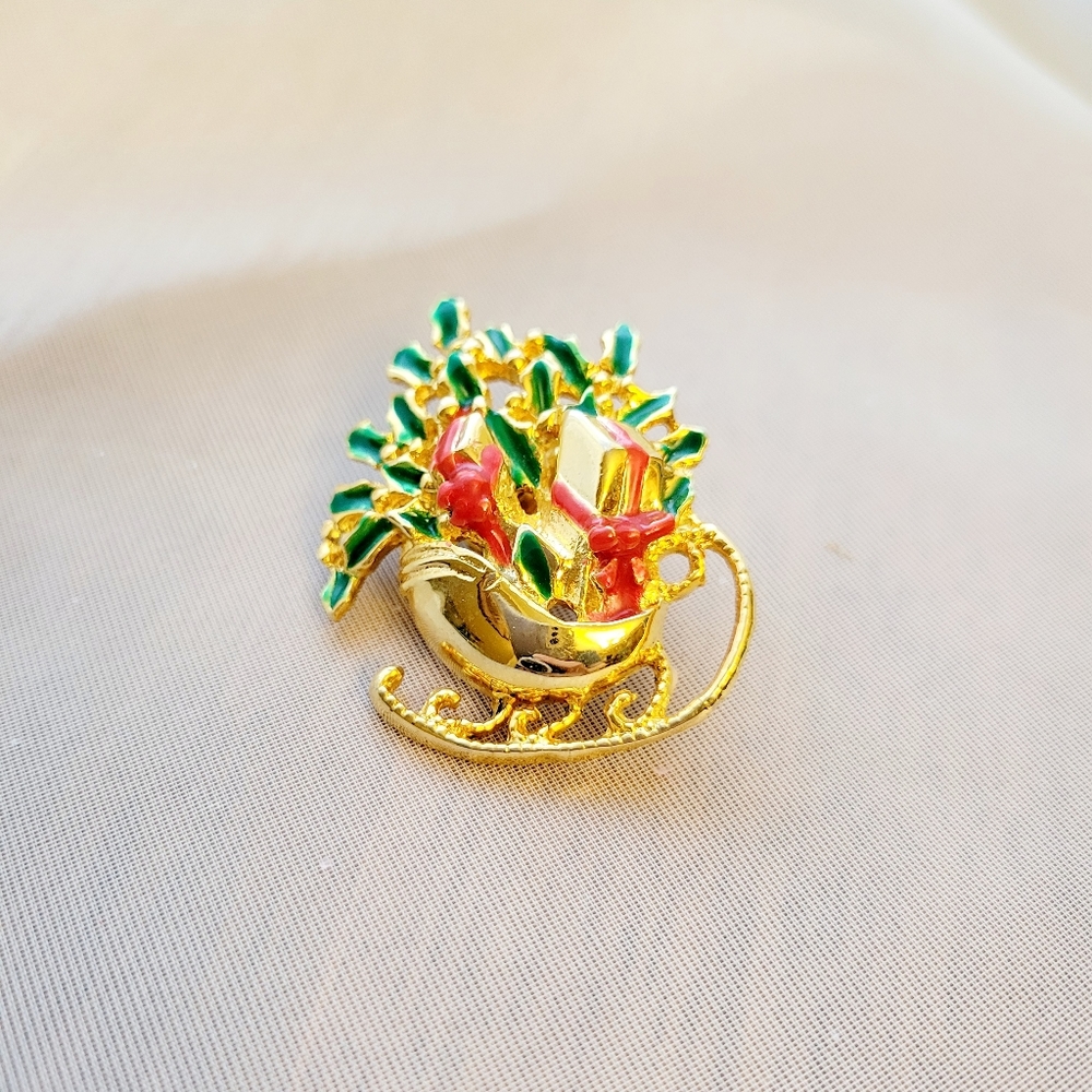 Vintage Sleigh and Presents costume Jewlery Brooch